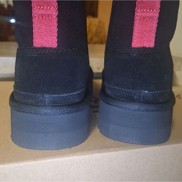 UGG Women's Neumel Platform Black Suede Zip Boots Size 7 NIB - Picture 4 of 15